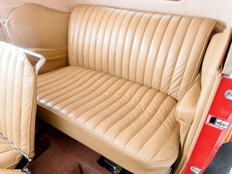 Интерьер Steyr 220 Cabriolet 1937 года  (фото 12 из 16)